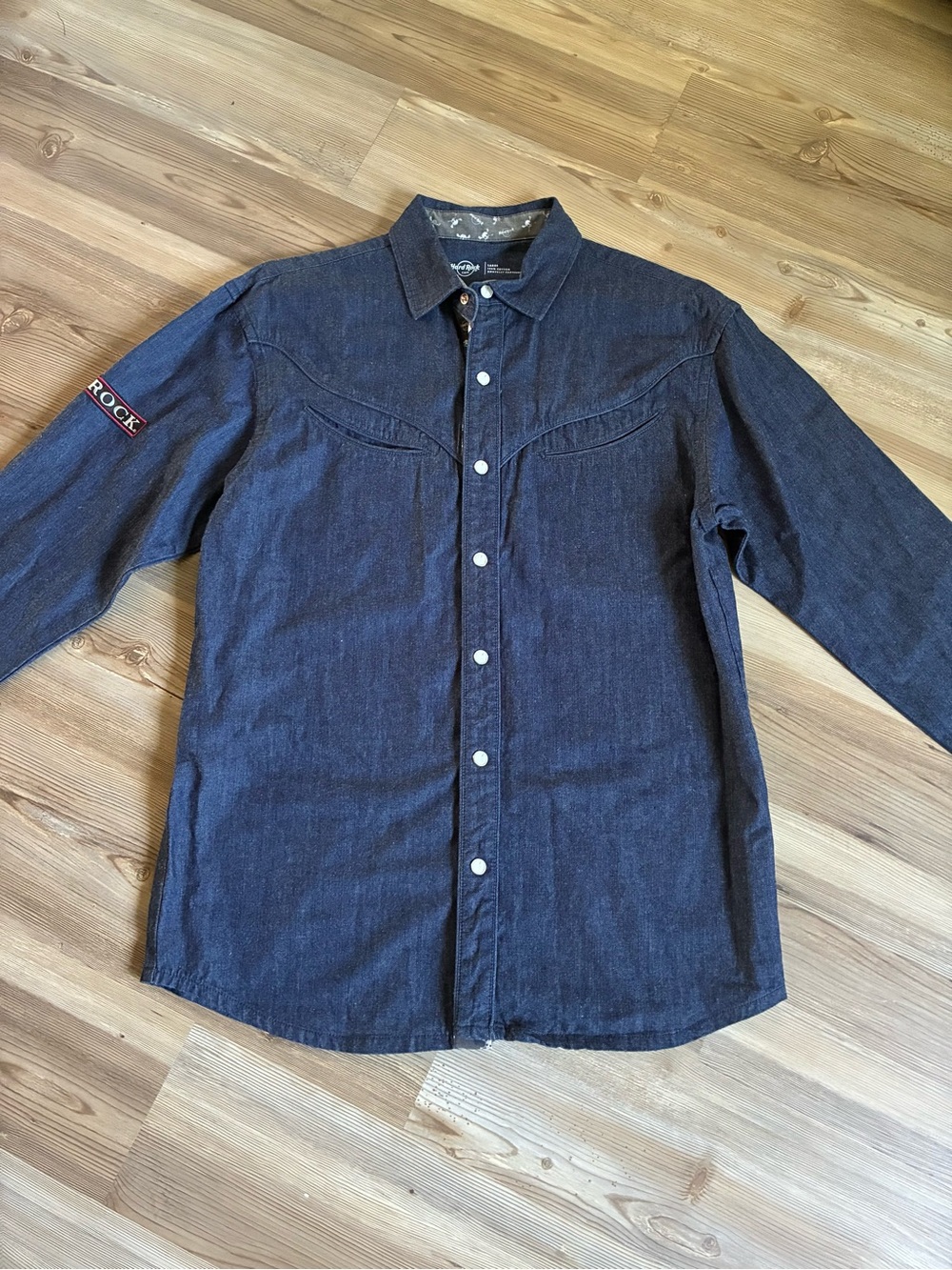 Hard Rock Café Denim Snap-Up Shirt Ho Chi Minh City Guitar Graphic Men’s L - Picture 3 of 14